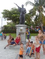 Citizens gather around statue of Hasekura Tsunenaga in Havana