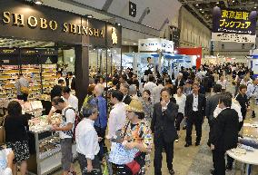Tokyo Int'l Book Fair draws big turnout on opening day