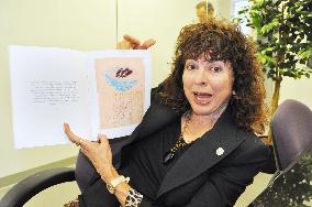 U.S. diplomat's daughter publishes memoir about childhood in A-bombed Hiroshima