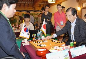 Japanese, S. Korean lawmakers warm ties with games of go