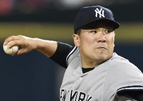 Baseball: Yankees' Tanaka goes 7 innings to earn 10th win