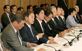 Gov't effectively cuts economic assessment in September