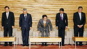 Abe to reshuffle Cabinet