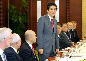 PM Abe attends luncheon with 24 ambassadors to Japan