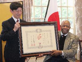 Hank Aaron receives Japanese decoration