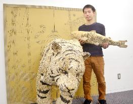 Sapporo craft artist creates cardboard animals with touch of realism
