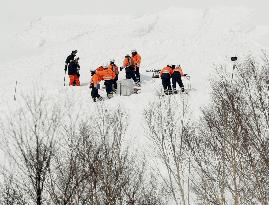 7 high school boys, 1 teacher die in avalanche in climbing lesson