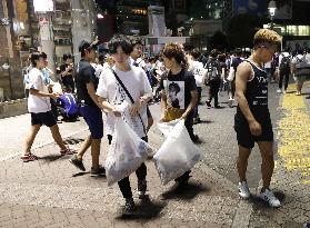 Football: World Cup fans collect trash after match