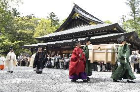 Imperial messenger at Ise Jingu shrine