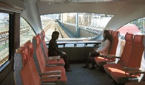 (2)Odakyu Electric Railway offers trial run of new limited expre