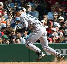Ichiro 2-for-5 as Mariners edge Red Sox