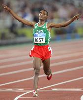 Ethiopia's Bekele wins men's 10,000m in Olympic record