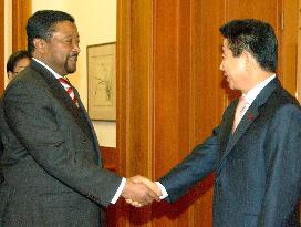 (1)President Roh meets with Gabonese foreign minister