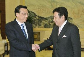 Japanese trade minister Edano, China's Li hold talks