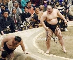 Asashoryu clinches 20th title at New Year sumo