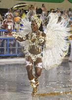 Woman dances in Rio Carnival parade