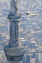 YS11 aircraft flies over Tokyo again