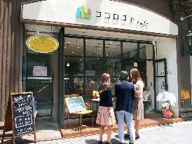 Cafe staffed with counselor opened in Tokyo