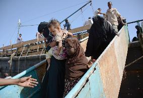 Somalian refugees return home, fleeing conflict in Yemen