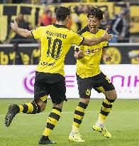 Soccer: Kagawa sparkles as Dortmund make it 11 wins in a row