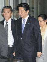 Abe meets ex-Osaka Mayor Hashimoto on heels of resignation