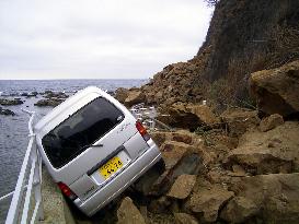 M6.9 quake strikes central Japan, 1 dead, 189 injured