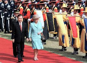 Britain's queen attends welcoming ceremony