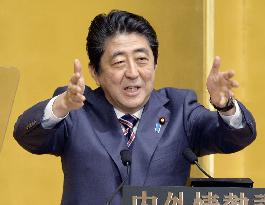 Abe eyes Russia trip early next year to advance peace treaty issue