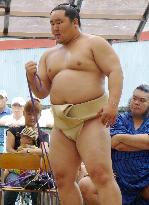 Asashoryu begins practice for July sumo tourney