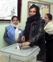 (1)Afghans go to polls in historic presidential election