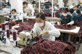 Vietnam textile industry faces stiff China competition