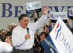 Day before GOP's Iowa caucuses