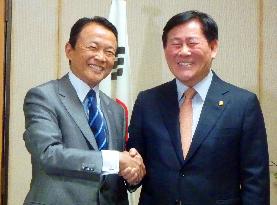 Japan, S. Korea finance ministers agree to boost economic ties