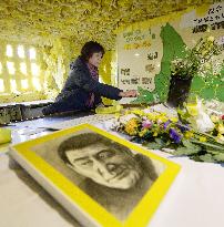 Fans mourn actor Takakura on 1st anniversary of his death