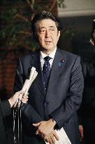 PM Abe meets with reporters over "comfort women" agreement