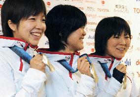 Japan's sivler medalist skaters speak at press conference