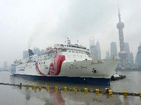 Ocean Rose ferry departing Shanghai
