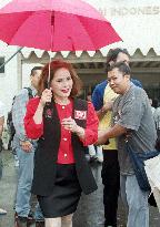 Dewi casts ballot in Tokyo