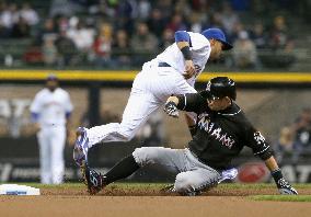 Ichiro Suzuki gets 500th stolen base in majors