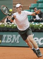 Murray advances to French Open 4th round