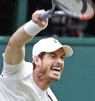 Murray cruises into 2nd round at Wimbledon