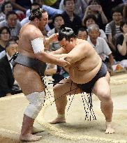 Sumo: Kisenosato stays on course for maiden title in Nagoya
