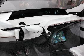 Fiat Chrysler unveils self-driving electric minivan