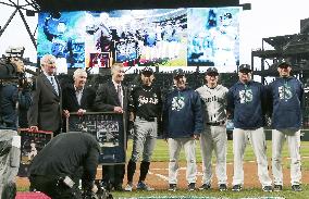 Baseball: Seattle celebrates Ichiro's 3,000-hit milestone