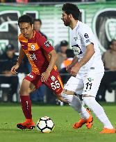 Football: Galatasaray's Nagatomo, Akhisar Belediyespor's Ayik