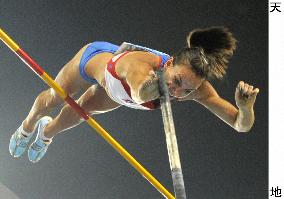 Russia's Isinbaeva wins Olympic pole vault with world record