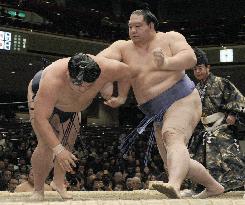 Kaio beats Yoshikaze