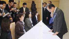 Fukuda offers apologies to plaintiffs in hepatitis C case