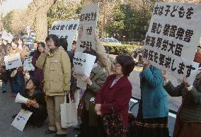 Women's groups rally in Tokyo to protest minister's remarks on w