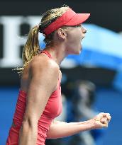 Sharapova competes with Makarova